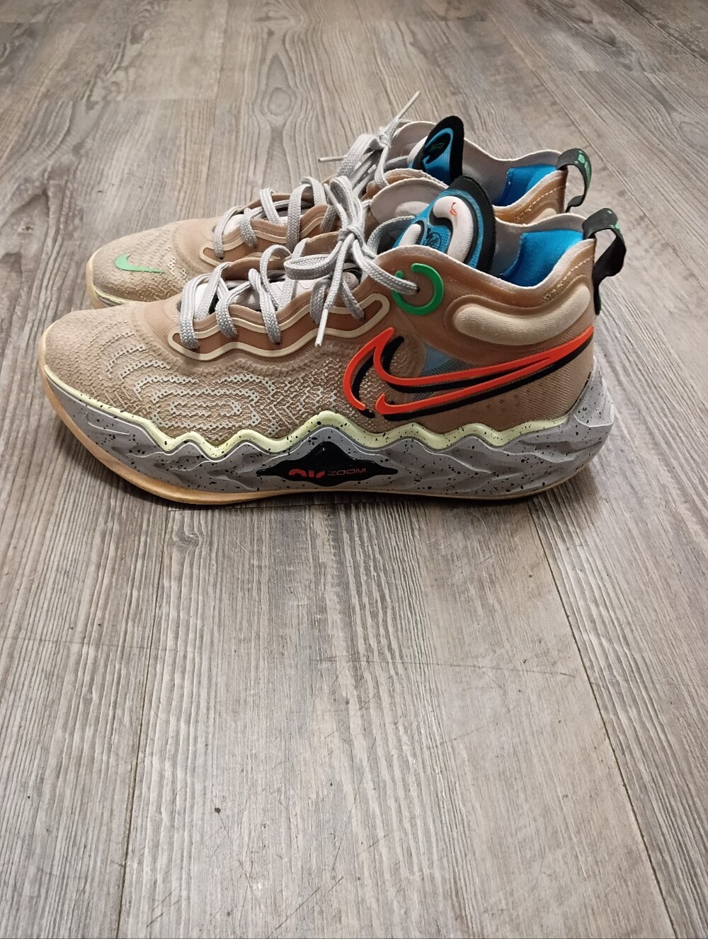 NWOT Nike Air Zoom GT One Kids Beige Sneakers with Orange Swoosh and Green Trim